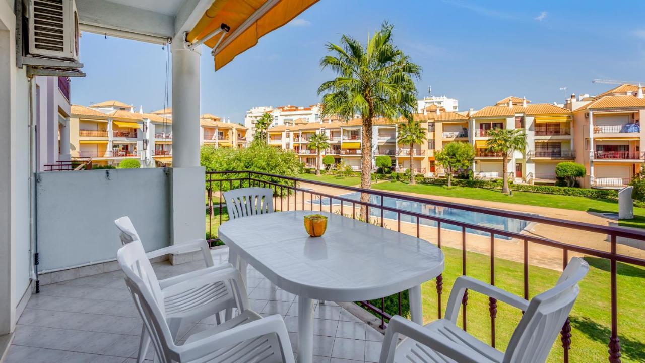 Serene Apartment W/ Balcony And Pool By Lovelystay كوارتيرا المظهر الخارجي الصورة