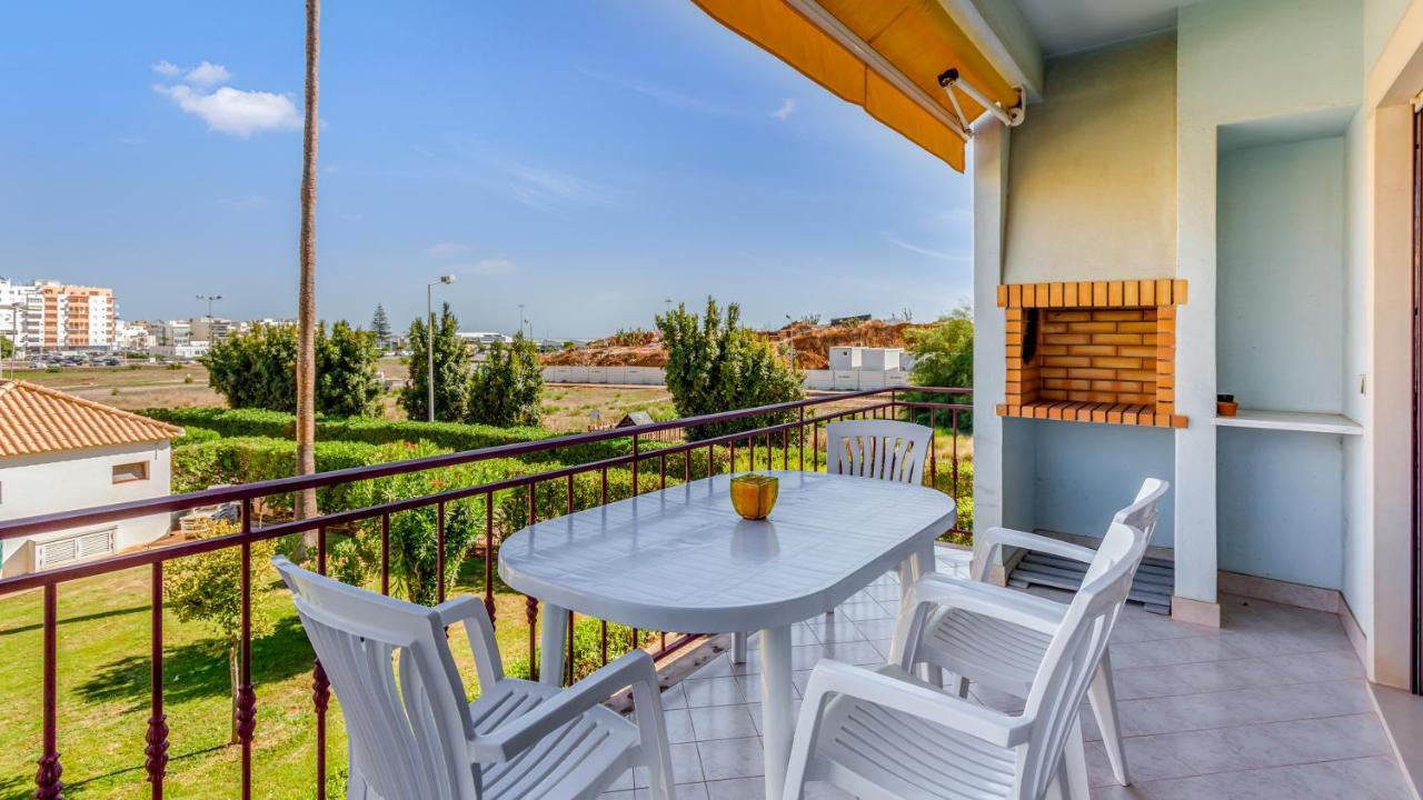 Serene Apartment W/ Balcony And Pool By Lovelystay كوارتيرا المظهر الخارجي الصورة