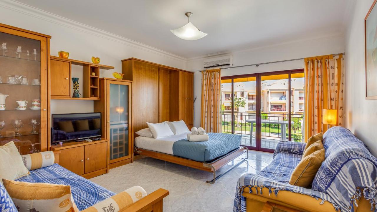 Serene Apartment W/ Balcony And Pool By Lovelystay كوارتيرا المظهر الخارجي الصورة